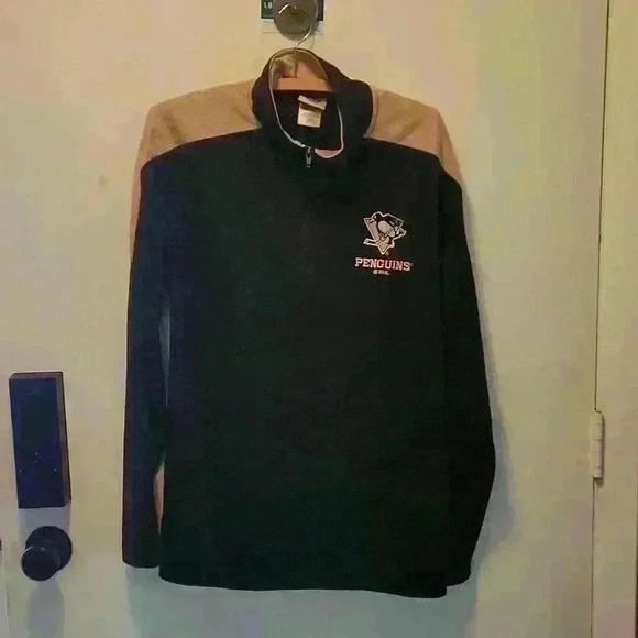 Mens Medium Pittsburgh  Penguins Long Sleeve 1/4 zip top - Picture 1 of 4